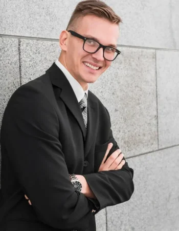 portrait-businessman-smiling_23-2147985511